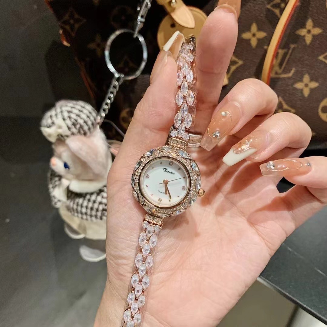 Exquisito y elegante reloj de  - Luxury Watch Values reseña y precio