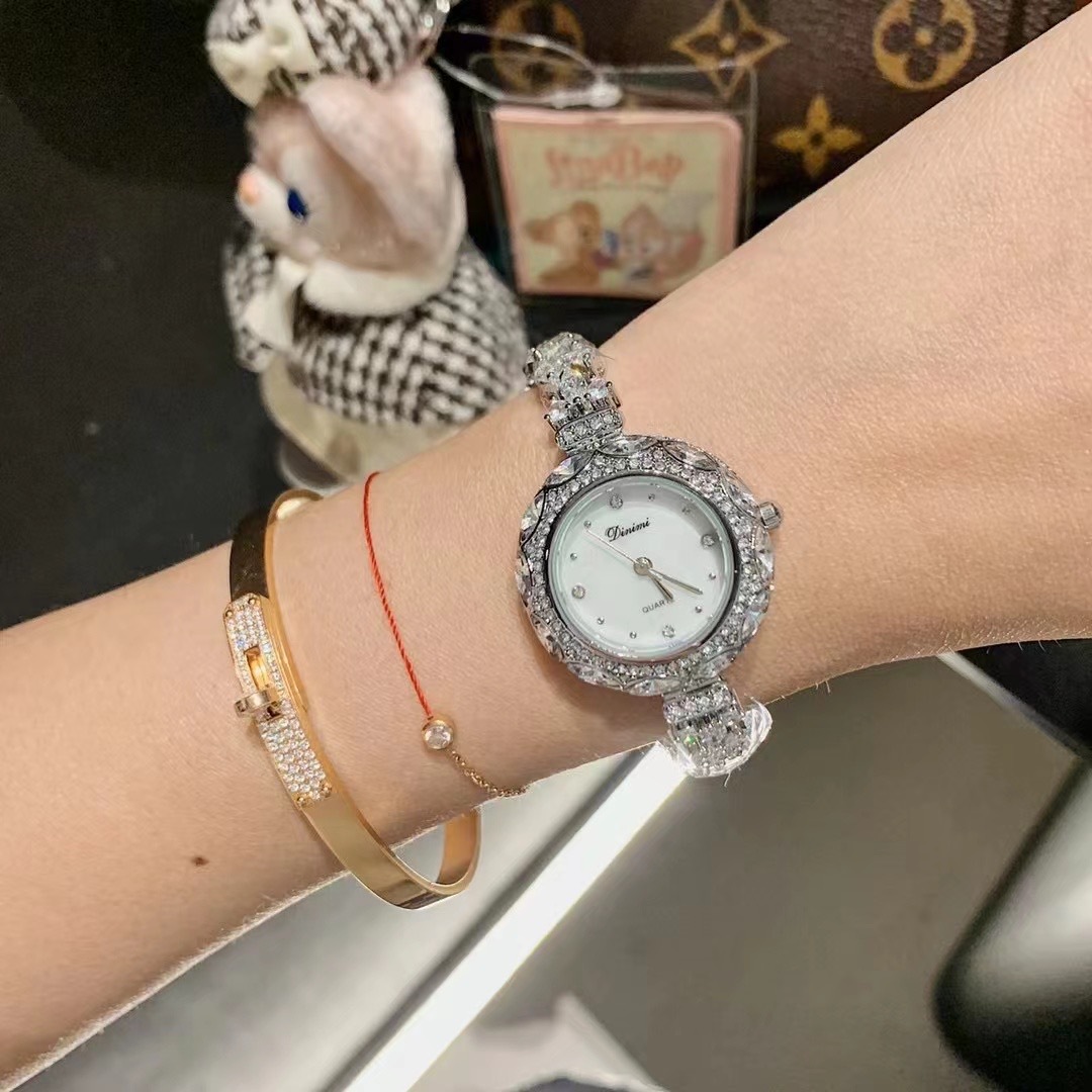 Exquisito y elegante reloj de  - Luxury Watch Values reseña y precio
